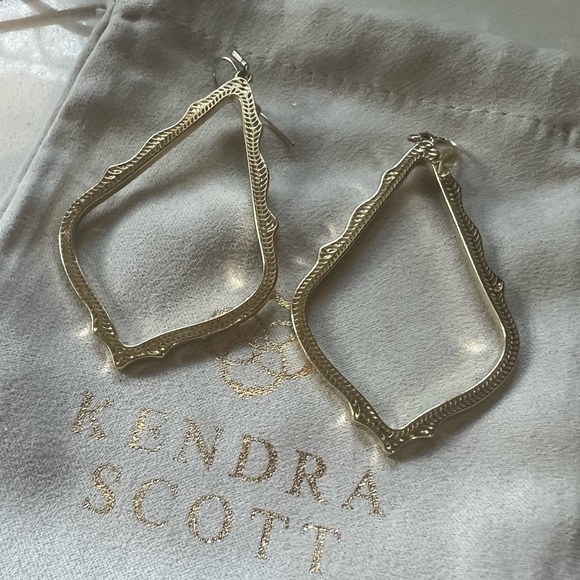 Kendra Scott Sophee drop earrings in Gold - Picture 2 of 4
